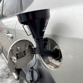 Воронка універсальна для бензину, дизильного палива, олії та інших ПММ з сітчастим фільтром (чорна) SA-121 SAPFIRE Plastic Automotive Petrol Funnel  (401424), Колір: Чорний, зображення 5